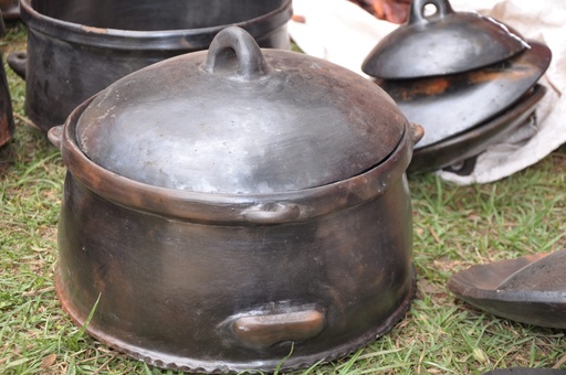 [330] የሸክላ ድስት (በጣም ትልቅ)